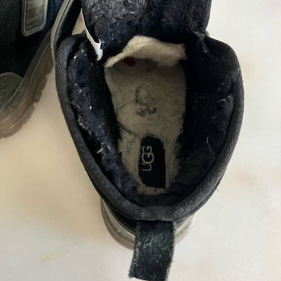 Ugg - Picture 6 of 7